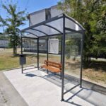 Postavljene dvije nove nadstrešnice na autobusnim stajalištima u Pitomači i Otrovancu